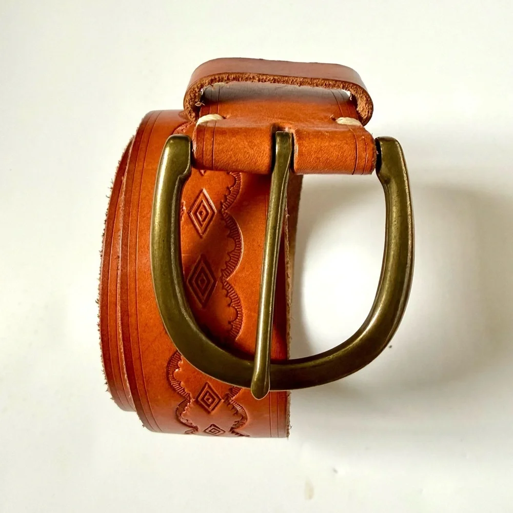 GAP Embossed Leather Belt Tan Antique Brass Buckle Small